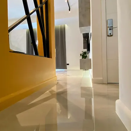 Alpha Apartment *